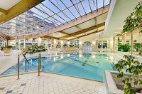 Thermal-Hallenbad mit Himmelblick (Kurhotel Zink)