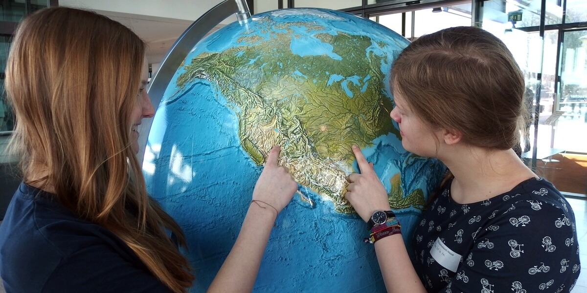 Auf in die Welt: große Auswahl für Schüleraustausch, Gap Year (Foto: Stiftung Völkerverständigung)