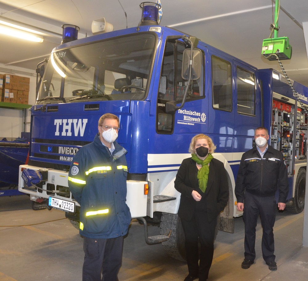 Katastrophenschutz vor Ort: Sandra Bubendorfer-Licht, MdB, beim THW Mühldorf. (Bildquelle: Foto: Josef König für das Abgeordnetenbüro) Katastrophenschutz vor Ort: Sandra Bubendorfer-Licht, MdB, beim THW Mühldorf. (Bildquelle: Foto: Josef König für das Abgeordnetenbüro)