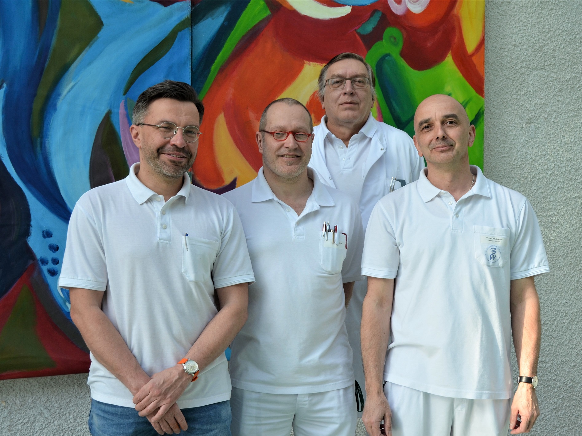 Dr. Olaf Dieball, Dr. Lars-Roy Ermisch, Chefarzt Dr. Holger Welsch sowie Dr. Ralf Schräpler (v. l. n. r.) Dr. Olaf Dieball, Dr. Lars-Roy Ermisch, Chefarzt Dr. Holger Welsch sowie Dr. Ralf Schräpler (v. l. n. r.)