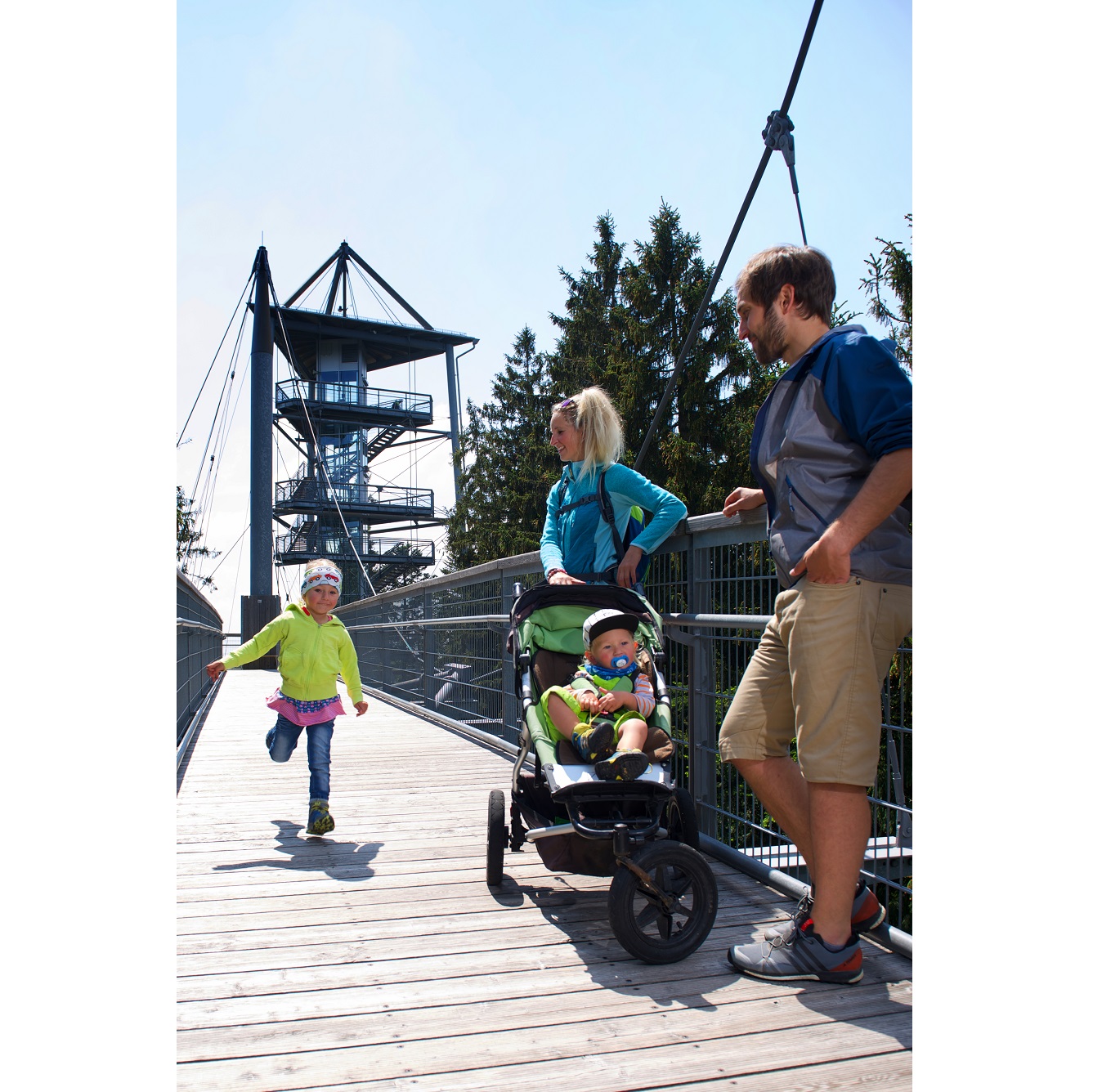 Familienzeit ist die schönste Zeit - und diese kann man wunderbar im skywalk allgäu verbringen. Familienzeit ist die schönste Zeit - und diese kann man wunderbar im skywalk allgäu verbringen.