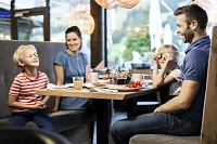 Familienmittagessen im Restaurant (c) Daniela Jakob (Oberjoch - Familux Resort)