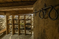 Uriger hauseigener Weinkeller im Berghaus Bartholomäberg (c) Patrick Säly (Montafoner Hof)