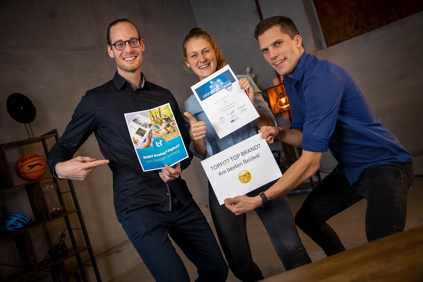 Das Topfit-Team freut sich über das Qualitätssiegel Top Brand Corporate Health 2022