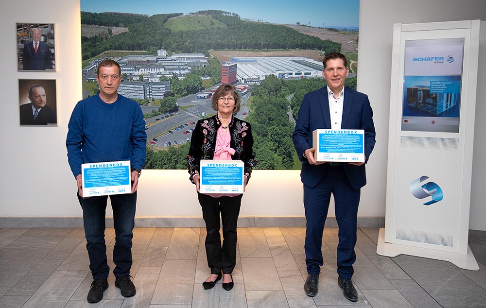 Vertreter der Belegschaft, der Gesellschafter sowie der Geschäftsführung der SCHÄFER WERKE Gruppe mi