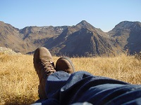 Bergpanorama mit Wanderschuhen (Alpengasthof Zollwirt)