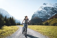 Radtour durch herbstliche Landschaft (c) Sebastian Weingart - Wunderwald Photographie (Das Rieser)