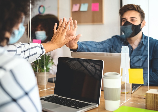 Büro, Wohnung, Geschäft oder Amt – das sind nur einige Punkte in einer langen Liste von Orten, an denen wir Plexiglas erfolgreich einsetzen können Büro, Wohnung, Geschäft oder Amt – das sind nur einige Punkte in einer langen Liste von Orten, an denen wir Plexiglas erfolgreich einsetzen können