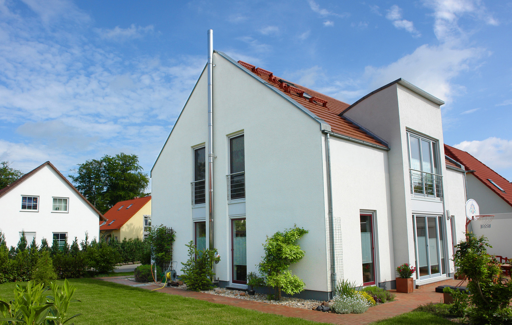 Seit Januar 2022 muss ein Schornstein den First um mindestens 40cmüberragen Seit Januar 2022 muss ein Schornstein den First um mindestens 40cmüberragen