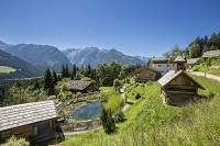 Naturteich in Mitten des Chaletdorfs (c) Photoart Reifmüller (Naturdorf Oberkühnreit)
