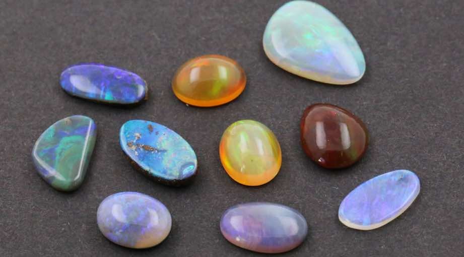Edelsteine können Unikatschmuck noch Einzigartiger machen. Edelsteine können Unikatschmuck noch Einzigartiger machen.