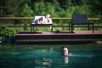Abkühlung im hauseigenen Badesee (c) Alessandro Bassan (Bonfanti Design Hotel) Abkühlung im hauseigenen Badesee (c) Alessandro Bassan (Bonfanti Design Hotel)