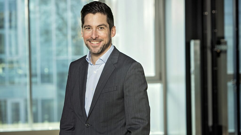 Adrian Feuerbacher steht für Fragen zur Verfügung _ (c)Thomas Pritschet Adrian Feuerbacher steht für Fragen zur Verfügung _ (c)Thomas Pritschet