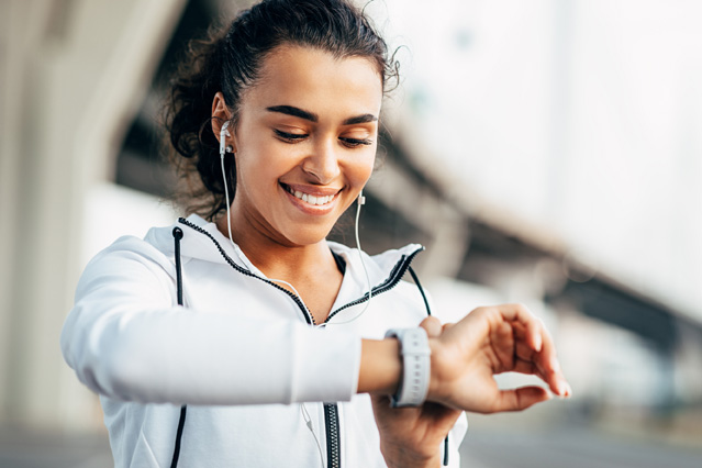Fitnesstracker können dabei unterstützen, einen gesünderen Lebensstil zu führen. (Bildquelle: ERGO Group)