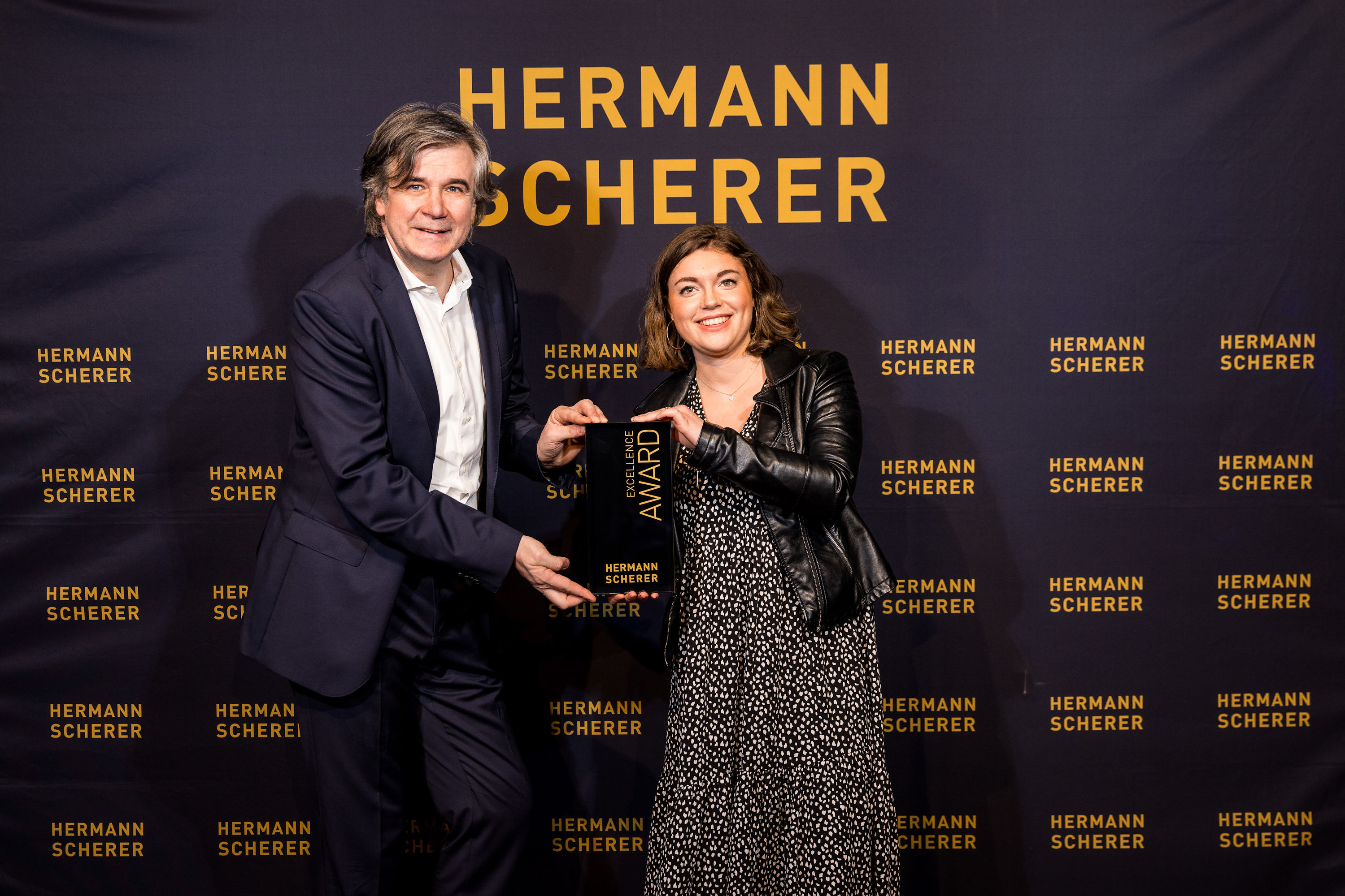 Excellence-Award für die Weltrekordhalterin Julia Kerstin - verliehen von Hermann Scherer (Bildquelle: @Dominik Pfau)