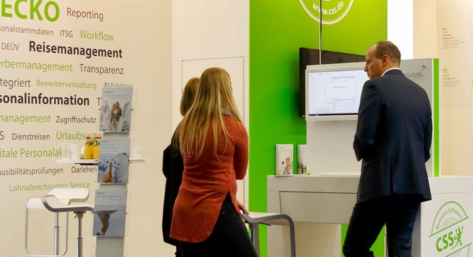 Besucher auf dem Messestand können sich umfassend über die vollständig integrierte eGECKO Komplettlösung informieren. Besucher auf dem Messestand können sich umfassend über die vollständig integrierte eGECKO Komplettlösung informieren.