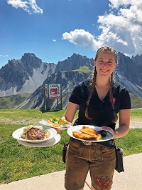 Heimische Köstlichkeiten im Hoadl-Haus (Axamer Lizum)