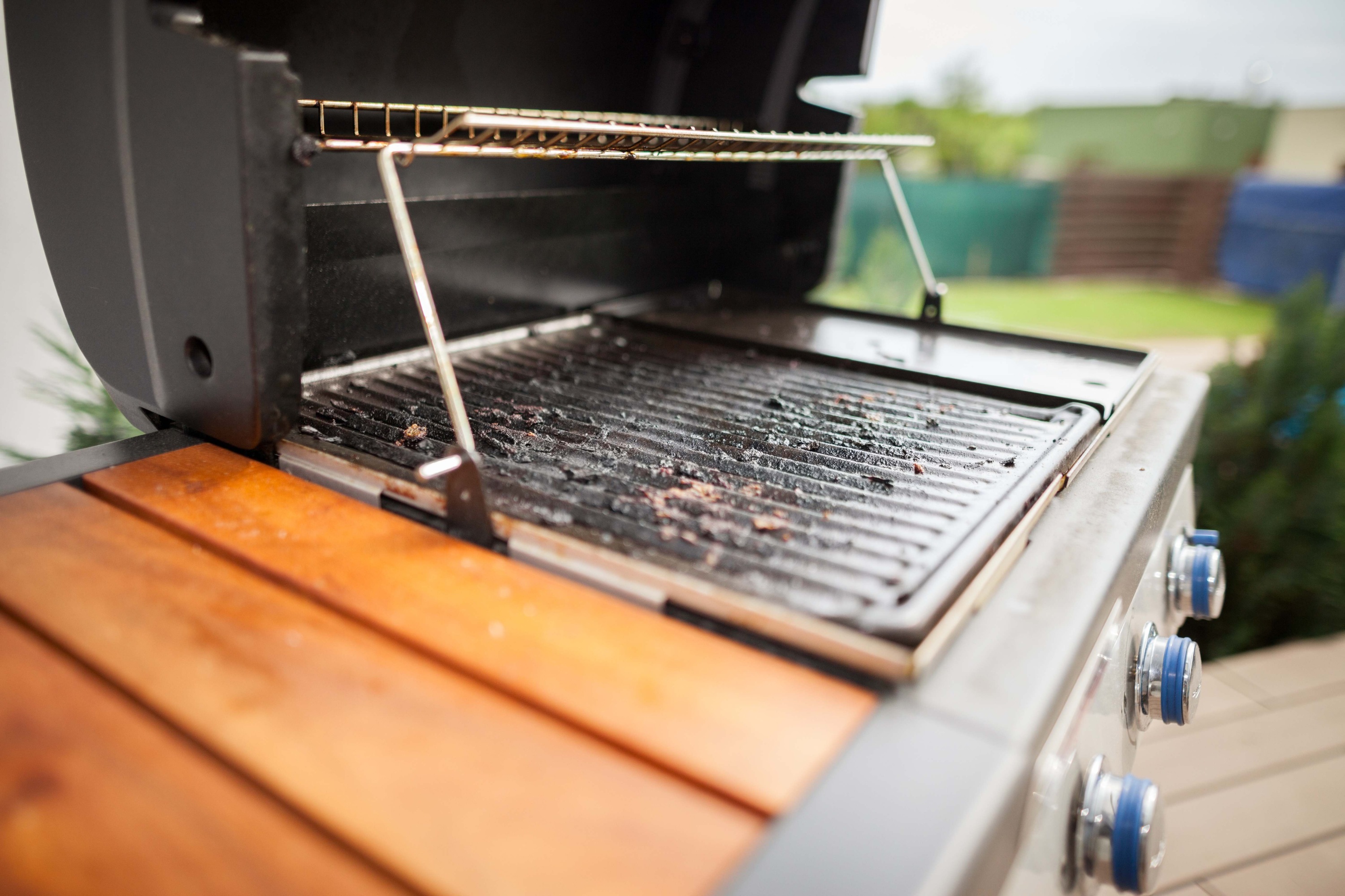 Ideal für Grills: eine mühelose und chemiefreie Reinigung per Microtrockendampf. (Bildquelle: @Adobe Stock)