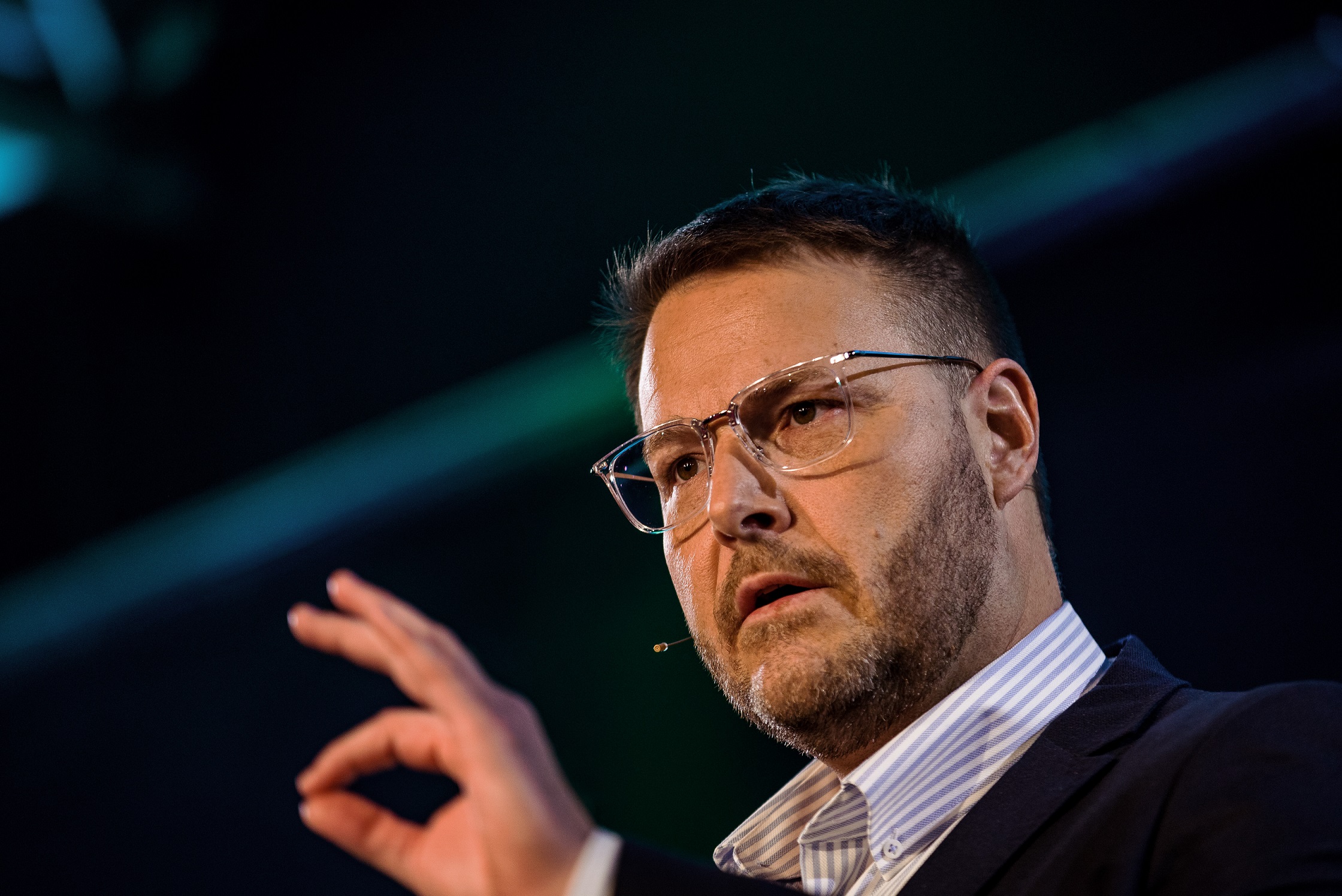 Alexander Schuh beim Internationalen Speaker Slam (Bildquelle: @dominikpfau) Alexander Schuh beim Internationalen Speaker Slam (Bildquelle: @dominikpfau)