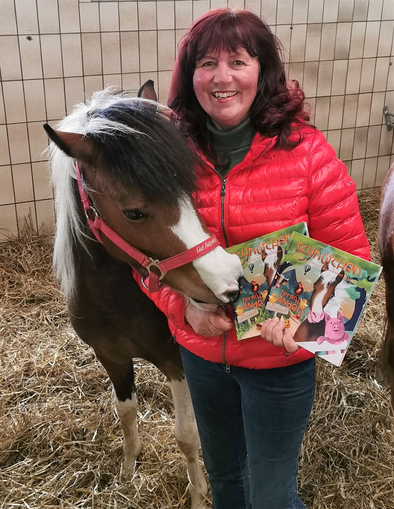 chnütchen TESSA präsentiert"Ihr" Kinderbuch mit Annette Engelhardt (Gut Aiderbichl Ranch) chnütchen TESSA präsentiert"Ihr" Kinderbuch mit Annette Engelhardt (Gut Aiderbichl Ranch)