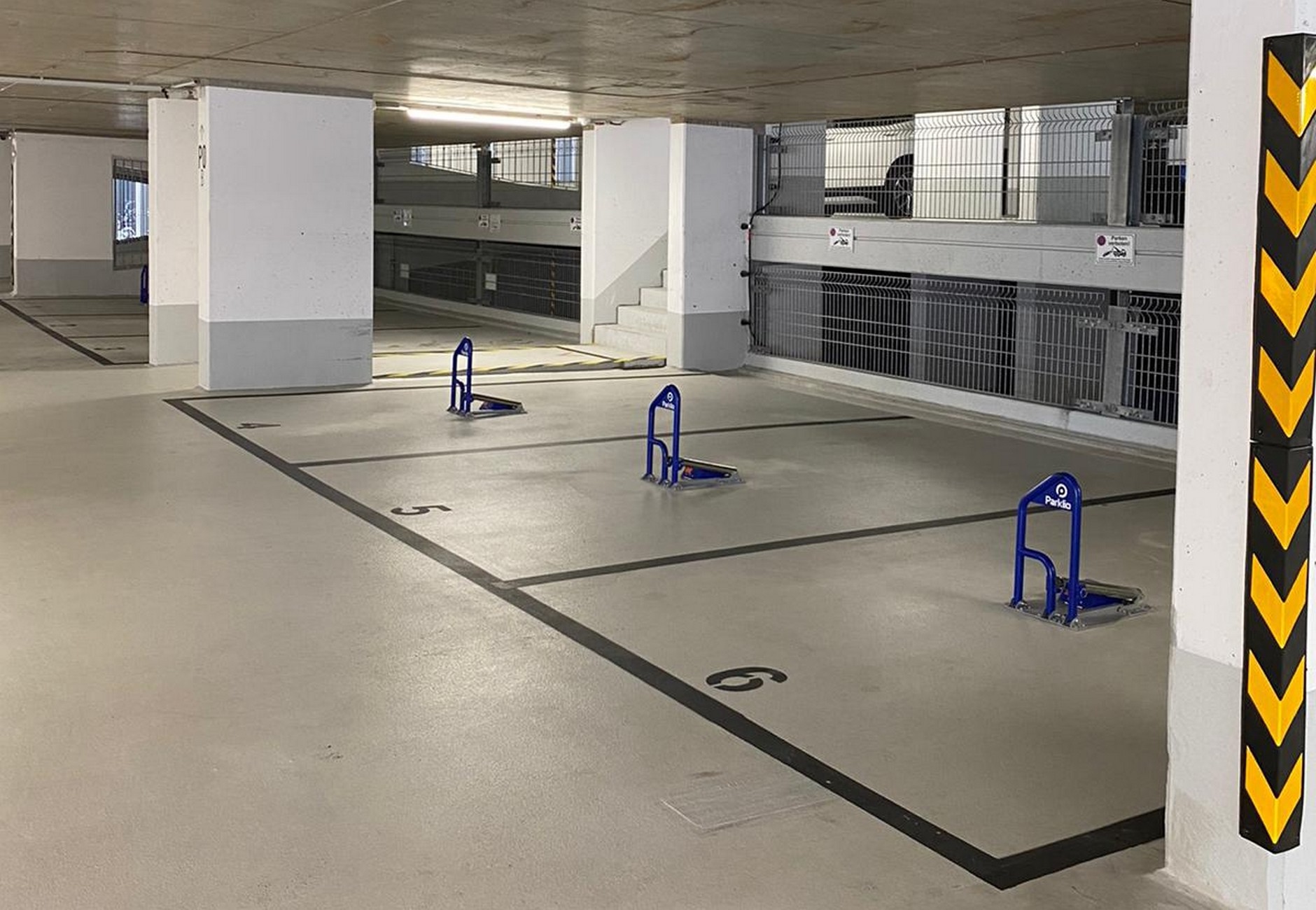 Dank des installierten Parklio Gateway-Systems können die Parkbügel Informationen zur Parkplatzbelegung in Echtzeit übermitteln.