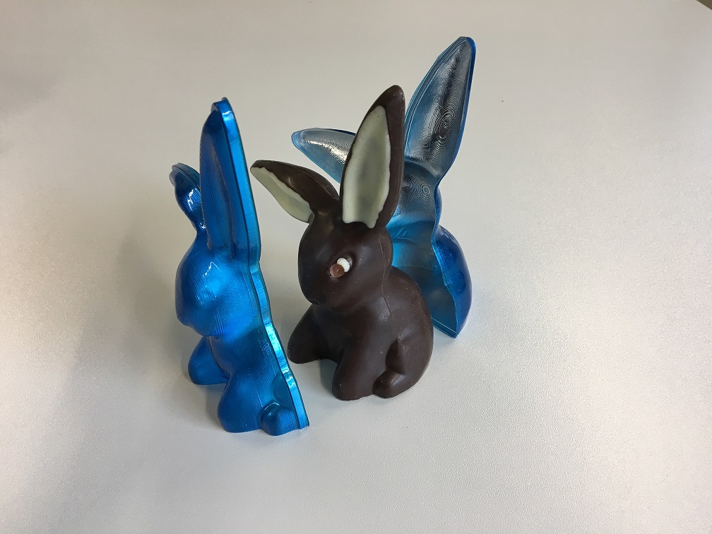 Thermoform-Verpackung des Schokoladen-Osterhasen (Bildquelle: @Bachmann Forming AG) Thermoform-Verpackung des Schokoladen-Osterhasen (Bildquelle: @Bachmann Forming AG)