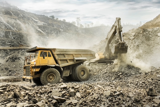 TH Mining AG: Tagebau mit schwerem Gerät für die Gewinnung der wertvollen Mineralien