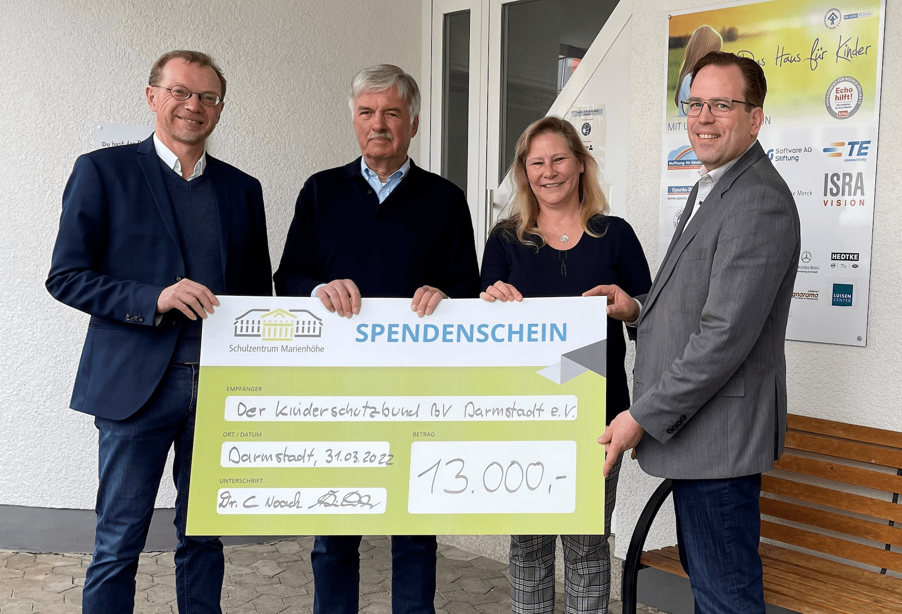 Spendenübergabe an Kinderschutzbund