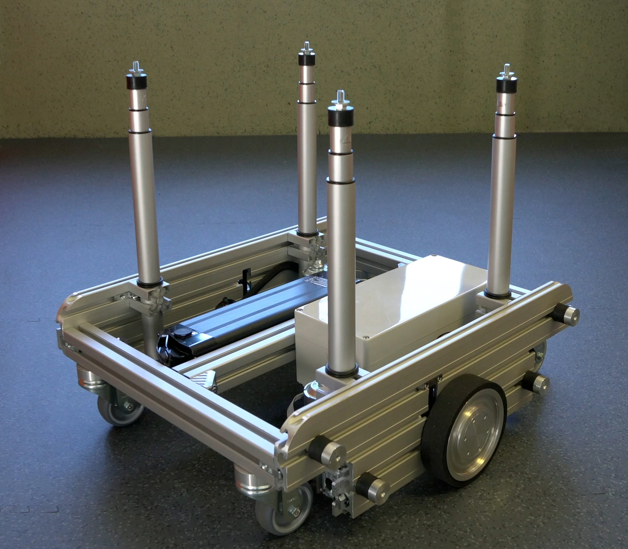 Die Antriebsplattform Ket-Rob mit den Radnabenantriebe i-Wheel 3213 ist die ideale Basis für FTF/FTS Die Antriebsplattform Ket-Rob mit den Radnabenantriebe i-Wheel 3213 ist die ideale Basis für FTF/FTS