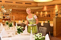Decken der Tische im Restaurant (c) Sascha Duffn (Hotel Jagdhof)