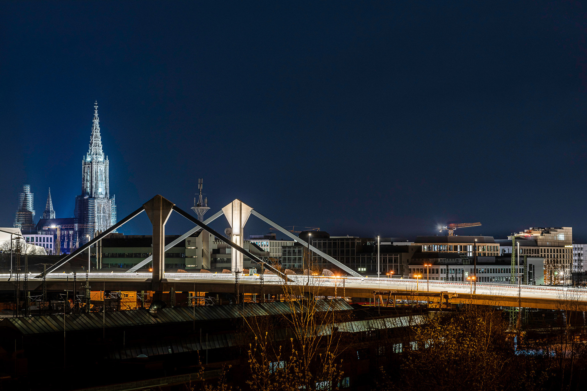 Brückenbau mit Licht: Ein leuchtendes Beispiel für Orientierung und Sicherheit Brückenbau mit Licht: Ein leuchtendes Beispiel für Orientierung und Sicherheit