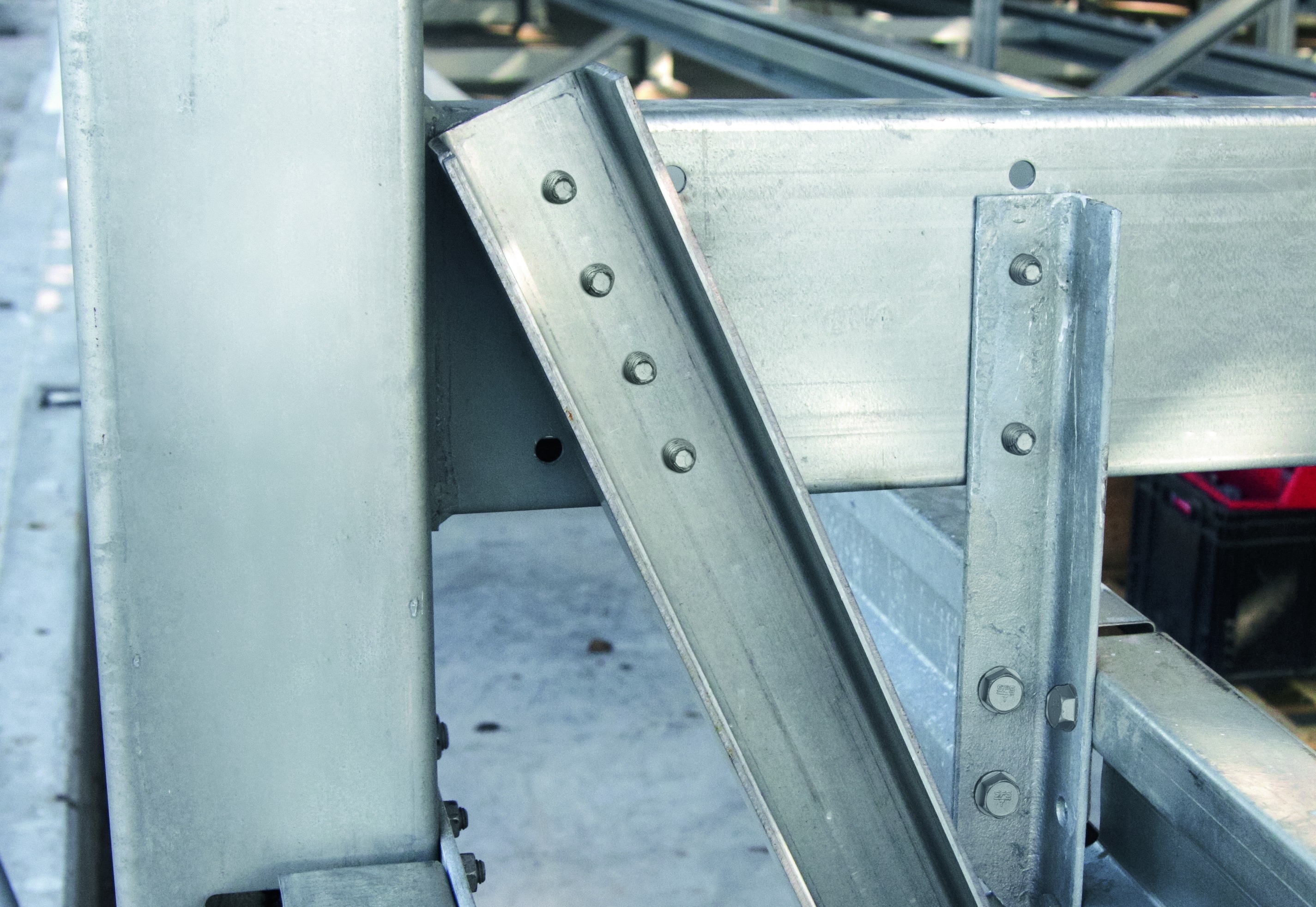 Der innovative Gewindeformbefestiger nonut -TDBL ermöglicht die direkte Verschraubung von statisch beanspruchten Metall-Bauteilen.
