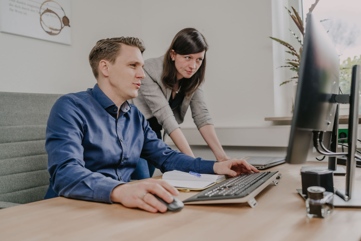 Caroline Muffert und Dr. Tim Eichler sind Gründer und Geschäftsführer des Bildungs-Start-ups Schreibmentoren. Caroline Muffert und Dr. Tim Eichler sind Gründer und Geschäftsführer des Bildungs-Start-ups Schreibmentoren.