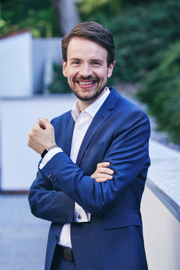Prof. Dr. Jürgen Weimann (© ) Prof. Dr. Jürgen Weimann (© )