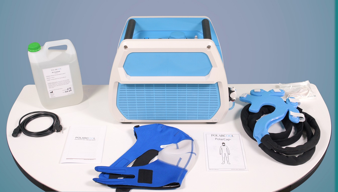 Das PolarCap-System von PolarCool besteht aus einem Helm und einem tragbaren Kühlaggregat (Bildquelle: @ PolarCool)