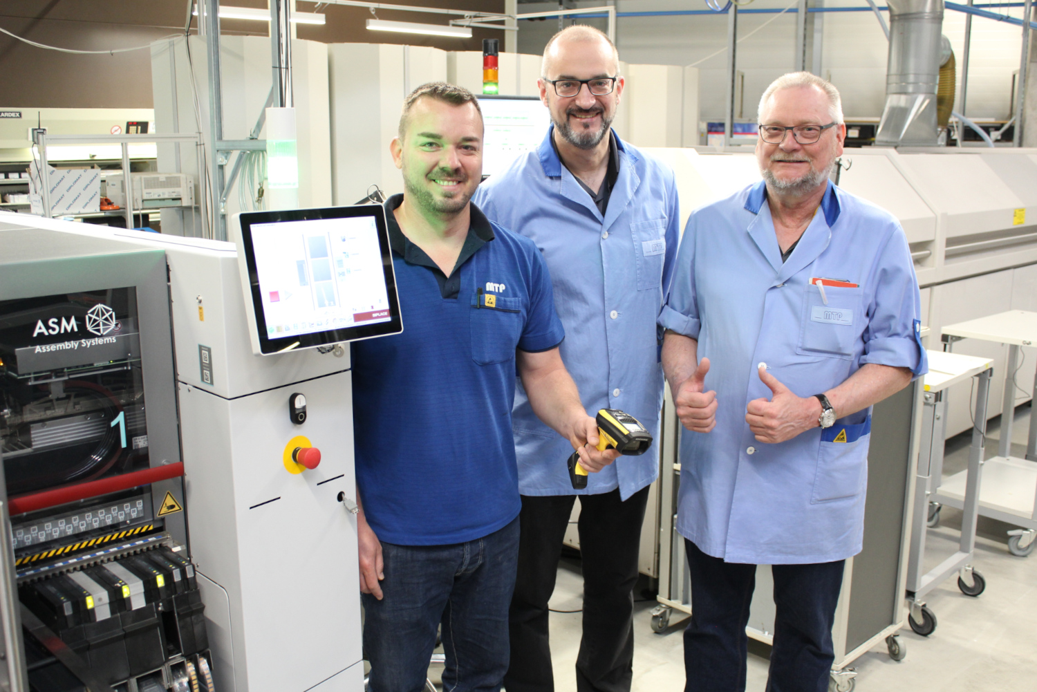 Andreas Vetter, Teamleiter SMT, Markus Diehl, Geschäftsführer, Klaus Flug, Fertigungsleiter (vlnr) Andreas Vetter, Teamleiter SMT, Markus Diehl, Geschäftsführer, Klaus Flug, Fertigungsleiter (vlnr)