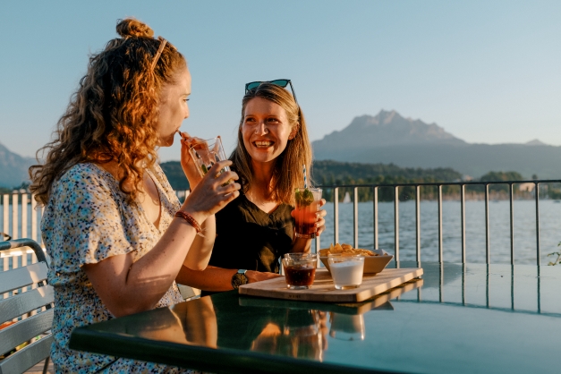 Eine gelungene Mädelsauszeit in der Region Luzern Vierwaldstättersee (Bildquelle:©Switzerland Tourism | Silvano Zeiter) Eine gelungene Mädelsauszeit in der Region Luzern Vierwaldstättersee (Bildquelle:©Switzerland Tourism | Silvano Zeiter)