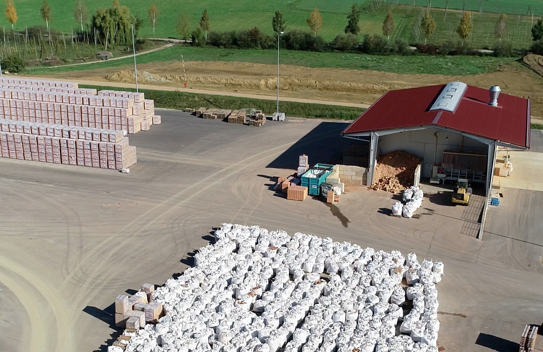 Die Recyclinganlage von Leipfinger-Bader hat bereits mehr als 5.000 Tonnen Ziegelbruch wiederverwertet. (Foto: Leipfinger-Bader) Die Recyclinganlage von Leipfinger-Bader hat bereits mehr als 5.000 Tonnen Ziegelbruch wiederverwertet. (Foto: Leipfinger-Bader)