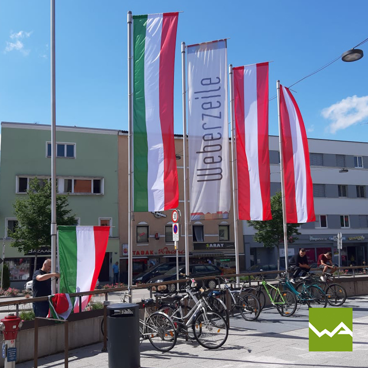Werbefahnen Einkaufszentrum Weberzeile in Ried im Innkreis