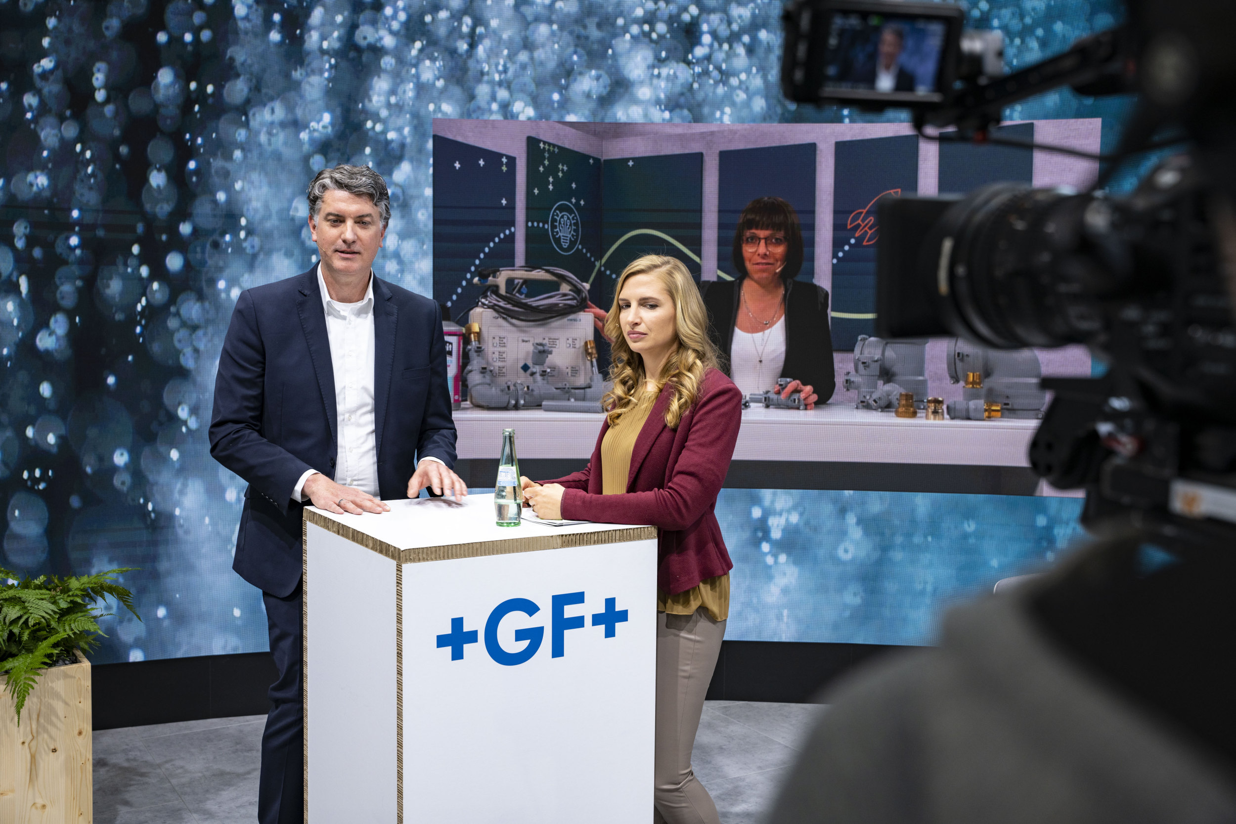 Live-Talk mit Moderatorin Janine Mehner und GF-Marketingleiter RenéHabers (Bildquelle: @GF Piping Systems)