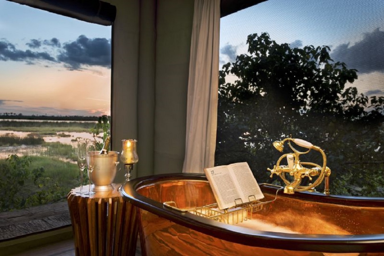 Zarafa Dhow Suite, Botswana (C)Andrew Howards Zarafa Dhow Suite, Botswana (C)Andrew Howards