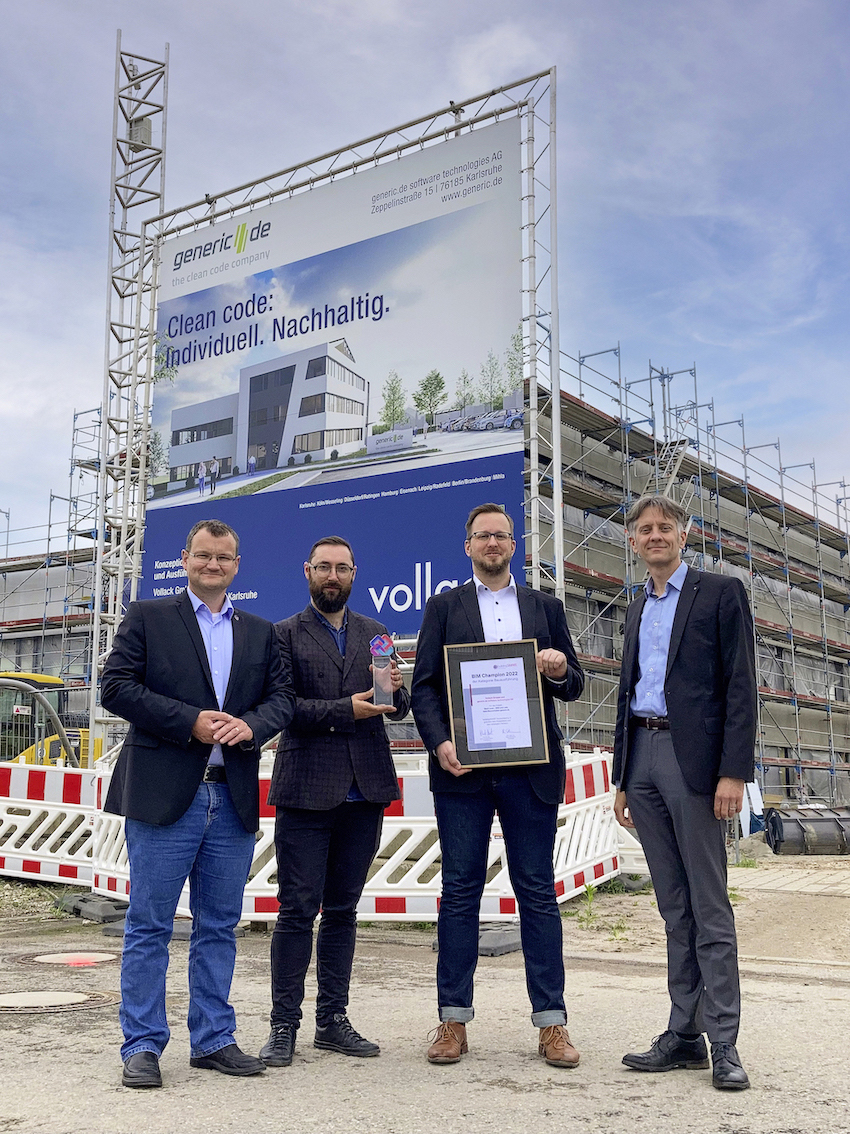 Das Gewinnerteam vor dem Rohbau des neuen Firmensitzes von generic.de in Karlsruhe. (Bildquelle: Vollack Gruppe) Das Gewinnerteam vor dem Rohbau des neuen Firmensitzes von generic.de in Karlsruhe. (Bildquelle: Vollack Gruppe)