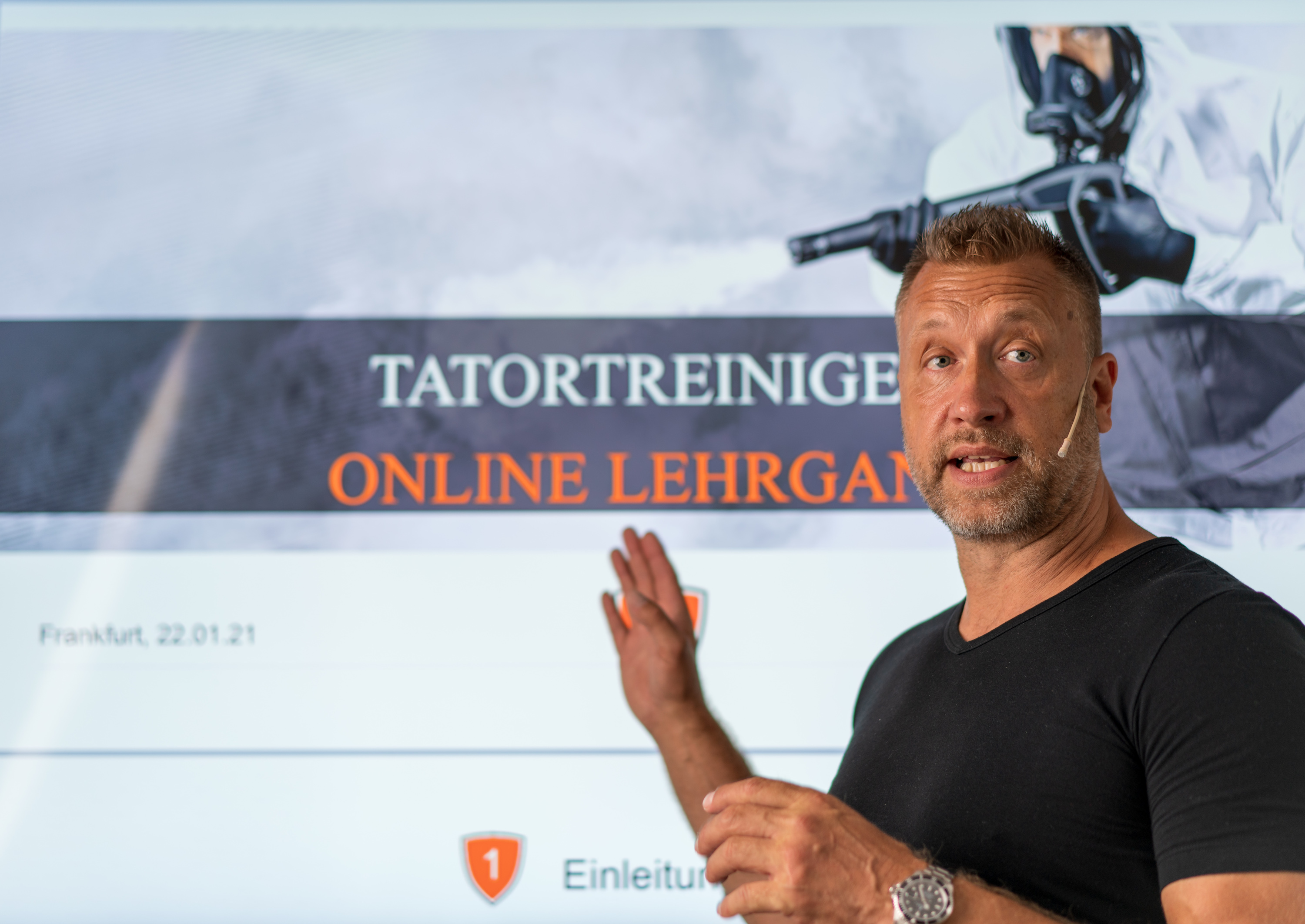 Live: Erster Online-Schulungskurs zum Tatortreiniger mit Marcell Engel  Foto: Veselko Sipura