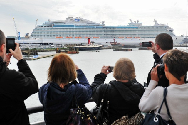 Auch die Royal Princess ist seit kurzem wieder im Einsatz und begehrtes Fotomotiv. Foto: Princess Cr
