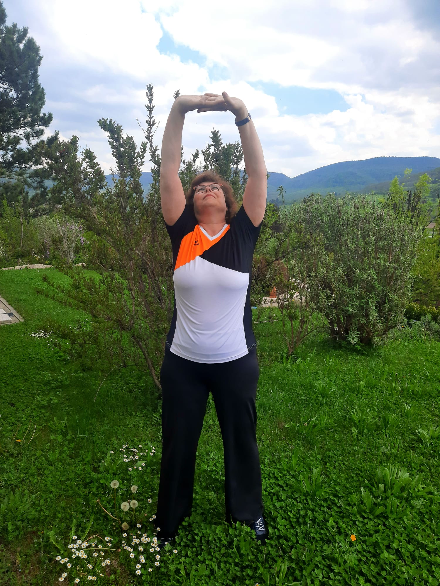 Silke Nagel beim Qigong. Das Gesundheitsforum und der AK Gesunde Gemeinde freuen sich darauf (Die Bildrechte liegen bei dem Verfasser der Mitteilung.)