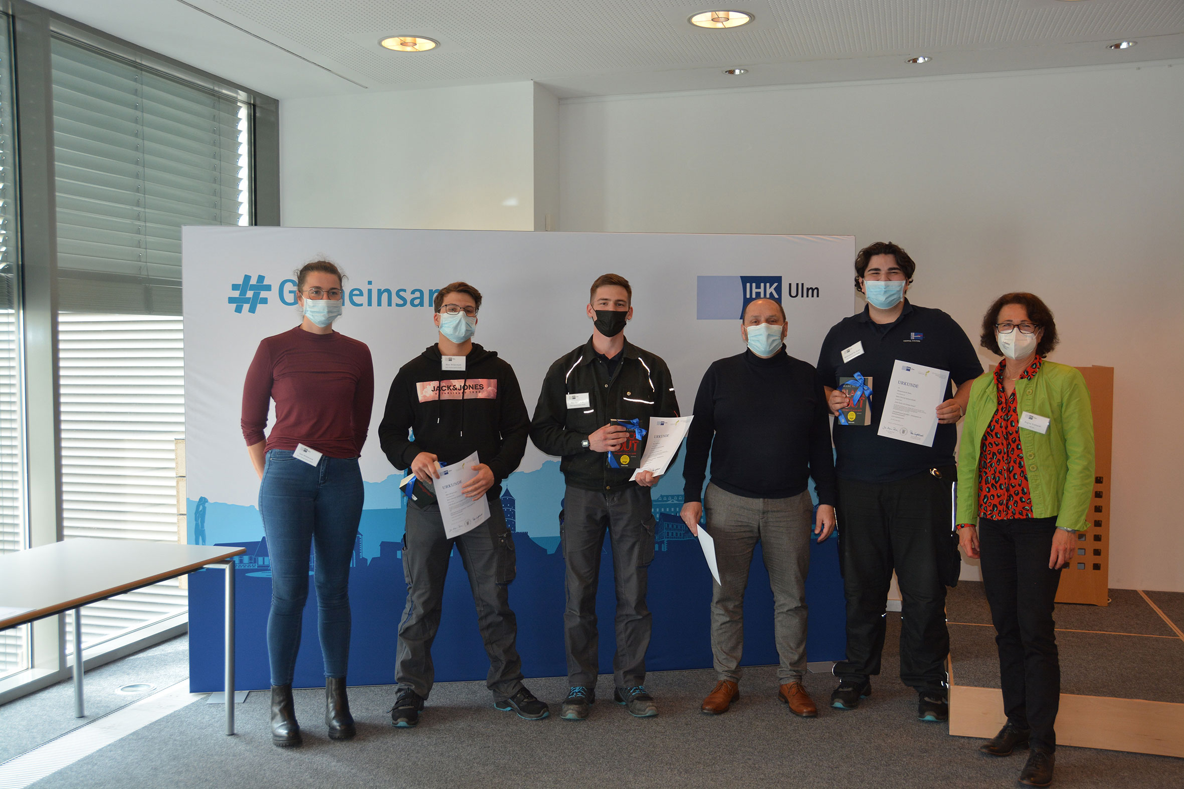 Preisverleihung an das Rehm Azubi Team (v.li n. re: Ines Hildebrand, Marc Wildermuth, Max Godlewski, (Bildquelle: Ihk Ulm) Preisverleihung an das Rehm Azubi Team (v.li n. re: Ines Hildebrand, Marc Wildermuth, Max Godlewski, (Bildquelle: Ihk Ulm)