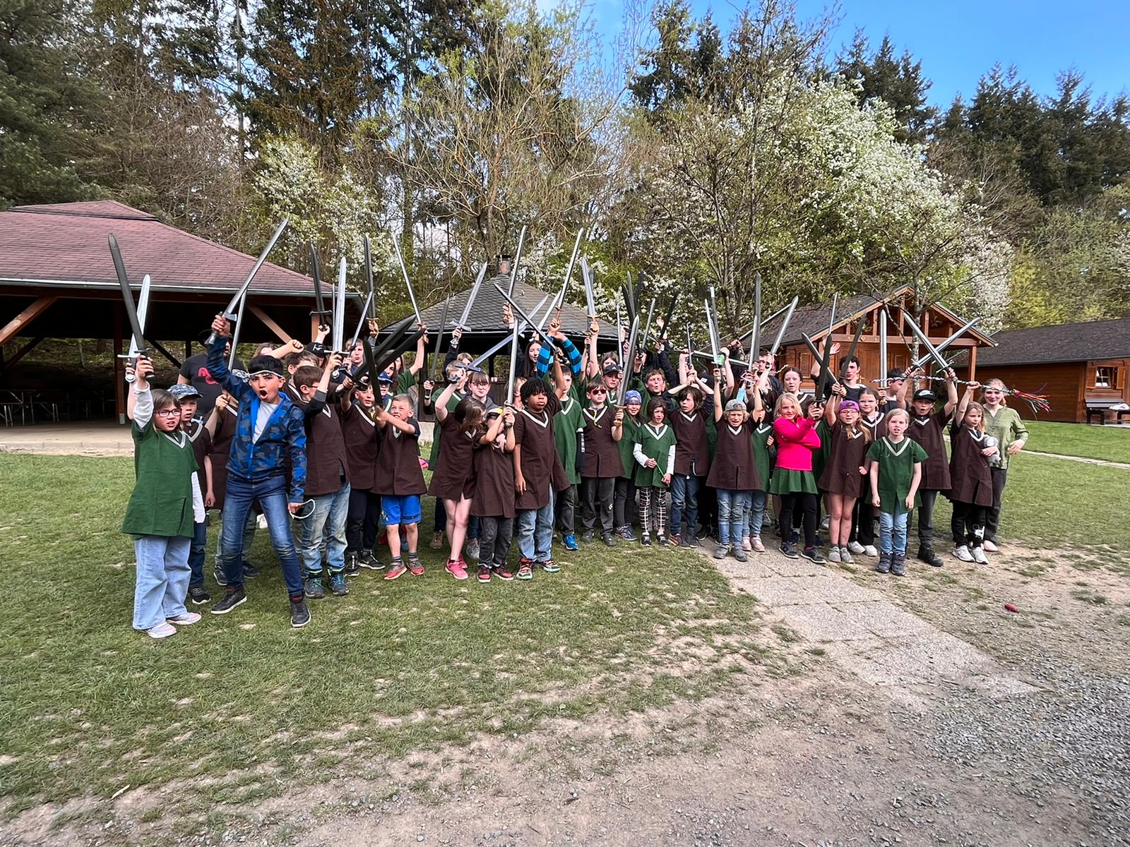 Impressionen aus dem Waldrittercamp (Die Bildrechte liegen bei dem Verfasser der Mitteilung.) Impressionen aus dem Waldrittercamp (Die Bildrechte liegen bei dem Verfasser der Mitteilung.)