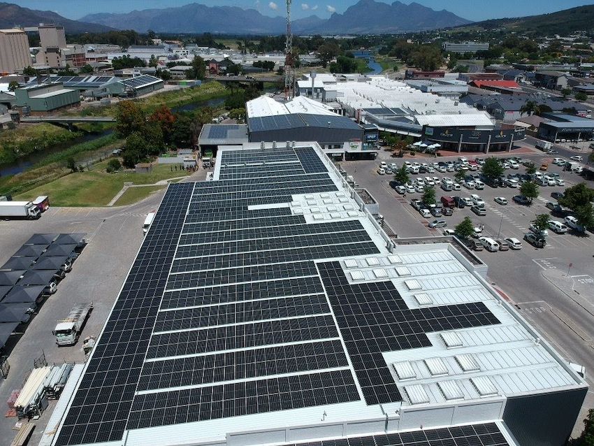 Solaranlage in Südafrika: netzunabhängige Stromversorgung, auch mithilfe von AEG Power Solutions (Die Bildrechte liegen bei dem Verfasser der Mitteilung.)