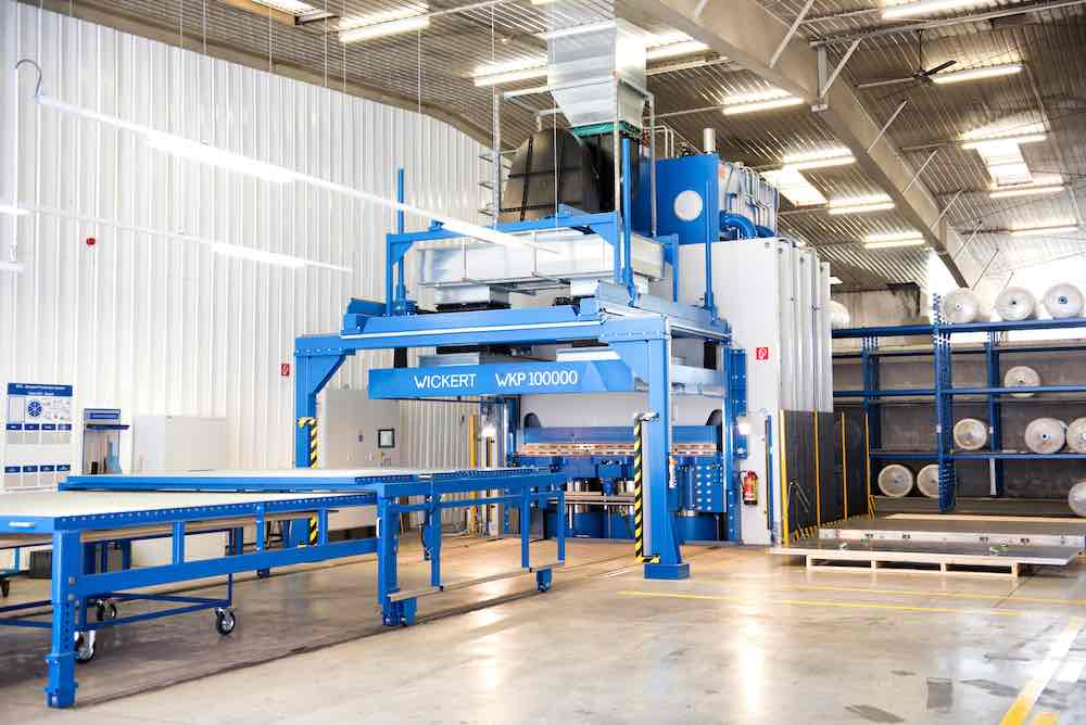 Wickert auf der DKT: Elastomerpressen-Anbieter zeigt Alternativen zum Spritzgießen (Foto Wickert) Wickert auf der DKT: Elastomerpressen-Anbieter zeigt Alternativen zum Spritzgießen (Foto Wickert)