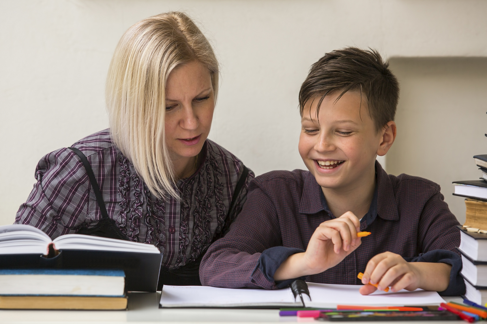 Nachhilfelehrerin bei der Schülernachhilfe (Bildquelle: @ De Visu) Nachhilfelehrerin bei der Schülernachhilfe (Bildquelle: @ De Visu)